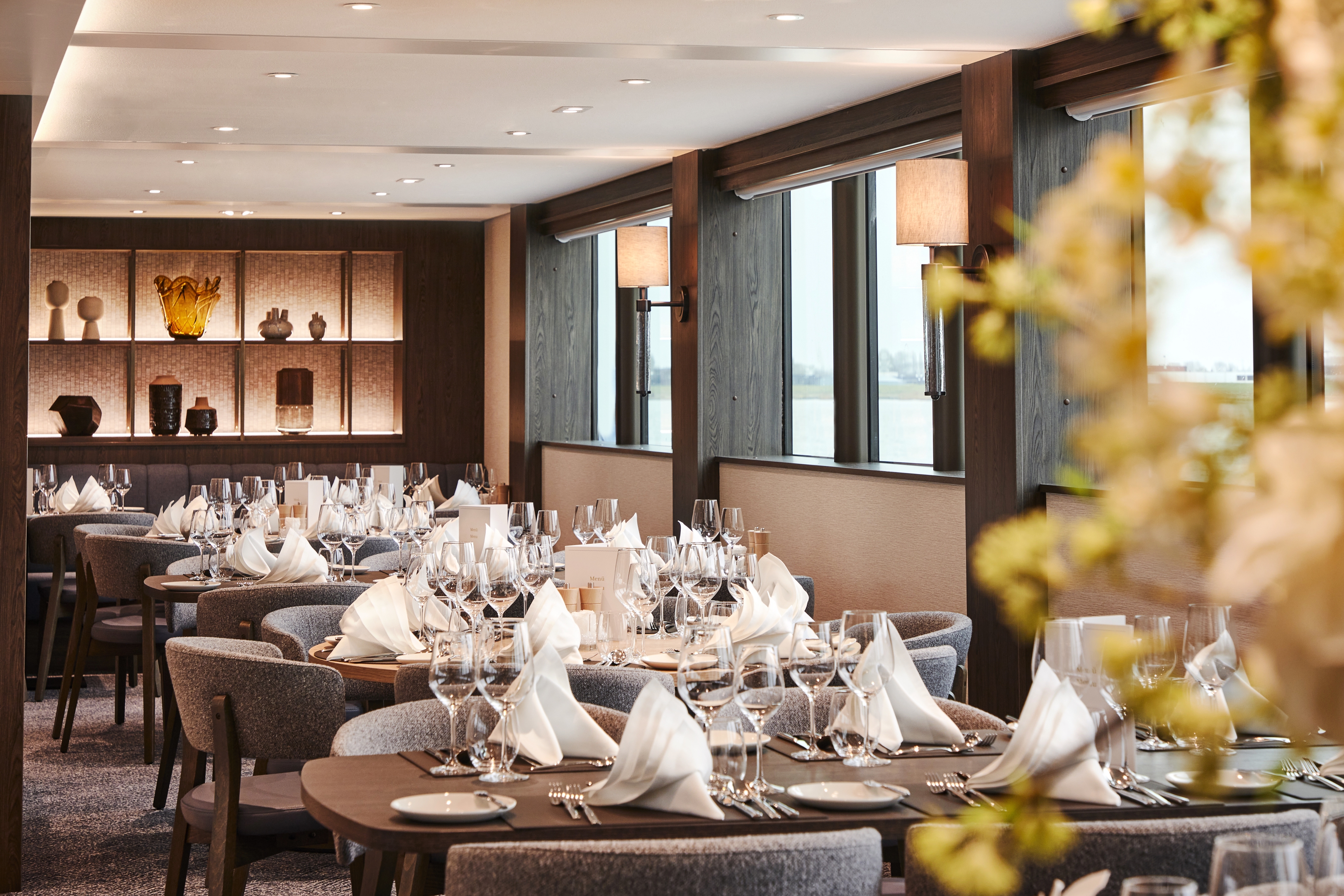 RIVERSIDE Restaurant